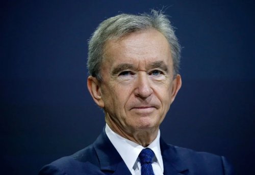 LVMH chute en bourse, Hermès en profite : comment Bernard Arnault a perdu sa place au top 5 des milliardaires ?