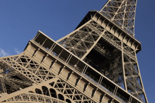 La Tour Eiffel menacée d'effondrement à cause de la rouille ? - Forbes France