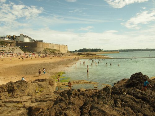 Découvrez le top 10 des plages préférées des Français - Forbes France