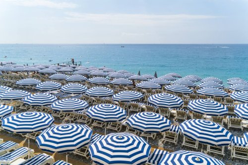 Quatre beach clubs chics sur la Côte d’Azur pour profiter des derniers jours d’été - Forbes France