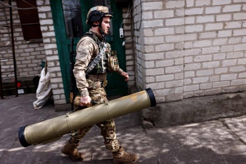 Agile Ukraine, Lumbering Russia