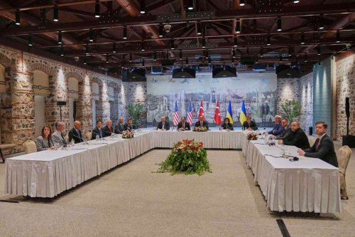 Direct Russia-Ukraine Peace Talks Fail to Secure a Cease-Fire