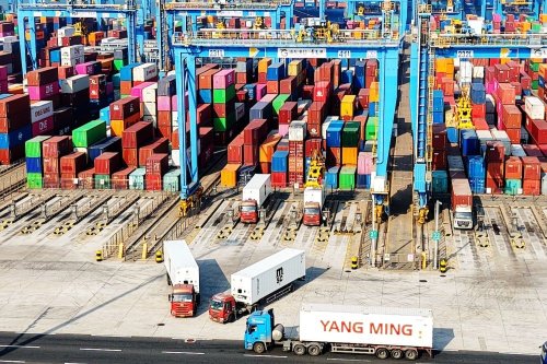 China Prepares to Endure a Trade War