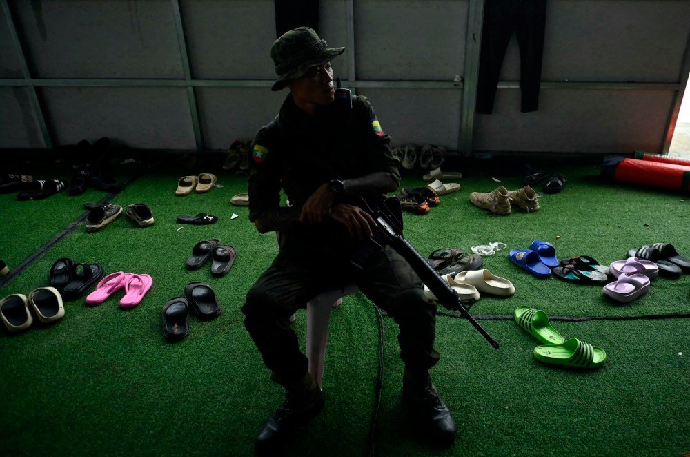 A World of Cons, Crooks, and Culprits