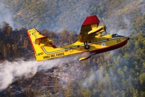 Intervento Antincendio in Sicilia: 11 Aerei ed Elicotteri per Fermare 50 Incendi