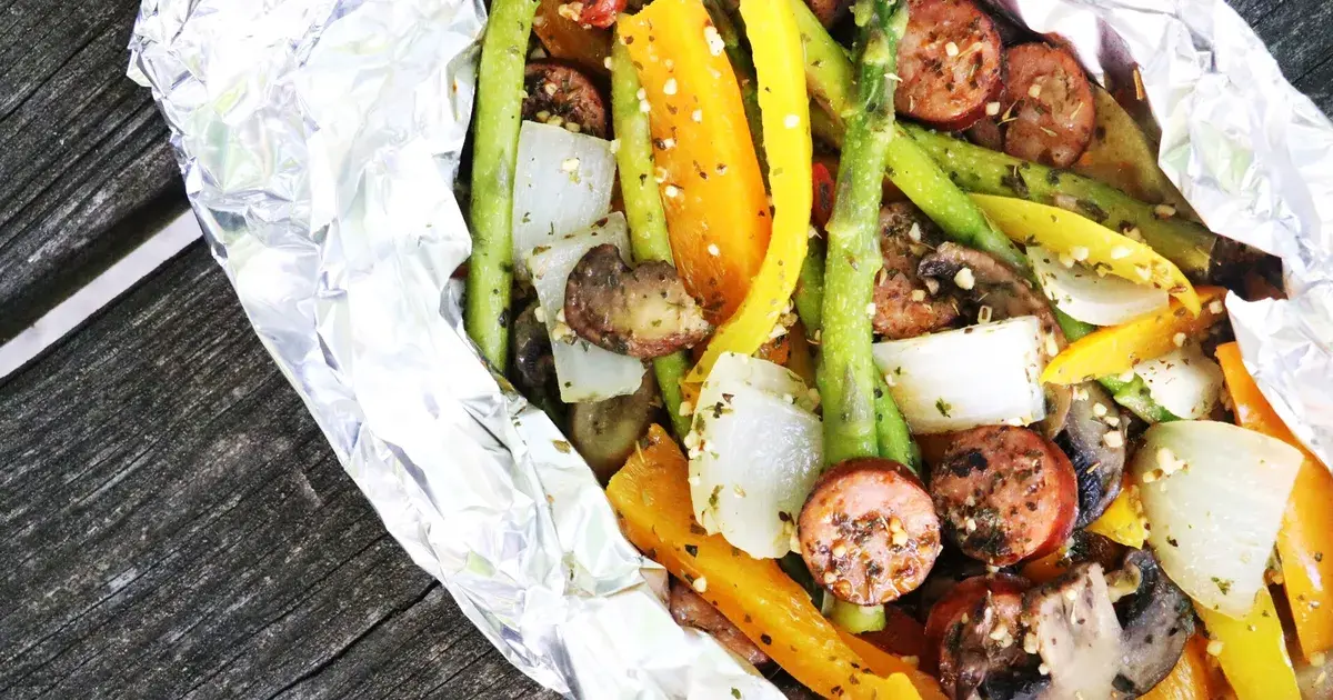 Low-Carb Keto Italian Sausage and Veggie Foil Packets - Forkly