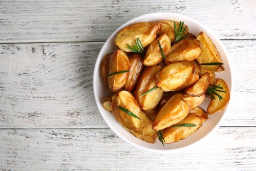 Food Hack: The Perfect Potato Wedges With An Apple Slicer
