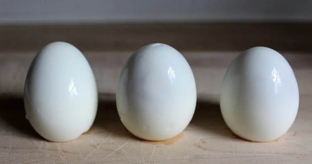 Use Vinegar To Peel Hard Boiled Eggs With Ease - Forkly