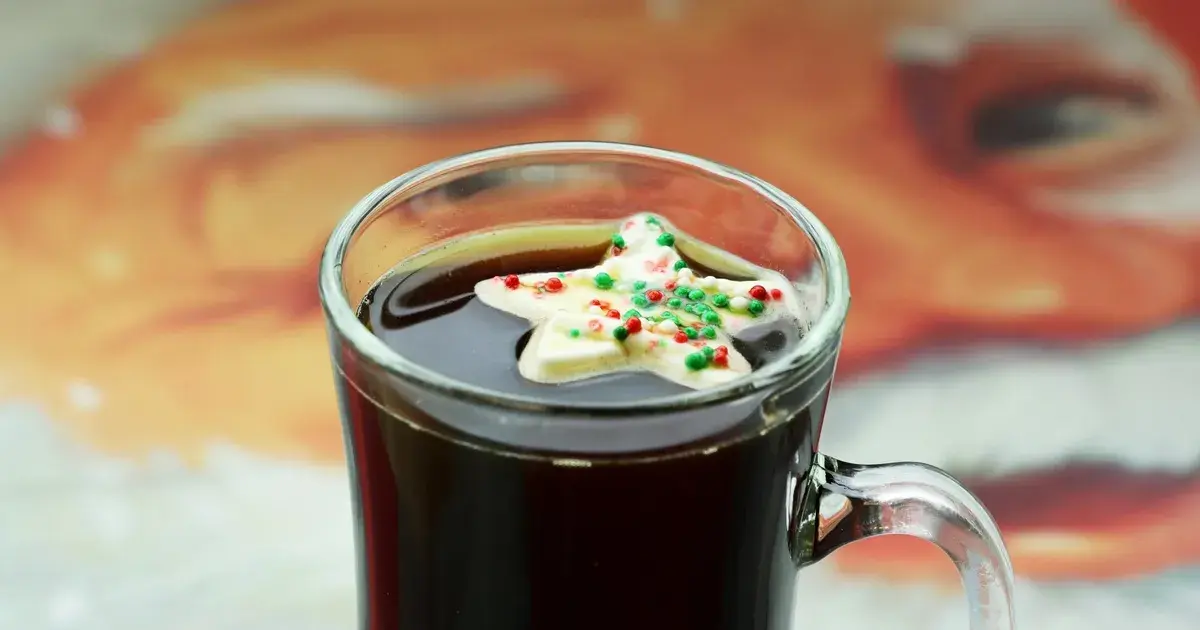 Holiday Whipped Cream Coffee Melts - Forkly