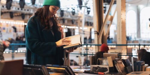 Michigan community forms human chain to help local bookstore move its stock of 9,100 books to a new location