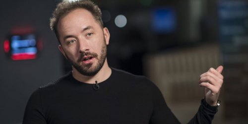 Dropbox’s CEO says managers mandating returns to the office are just ‘mashing the go-back-to-2019 button’ and creating toxic relationships with staff
