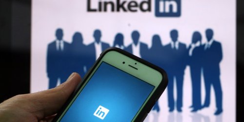 7 Ways to Get Recruiters to Notice You on LinkedIn