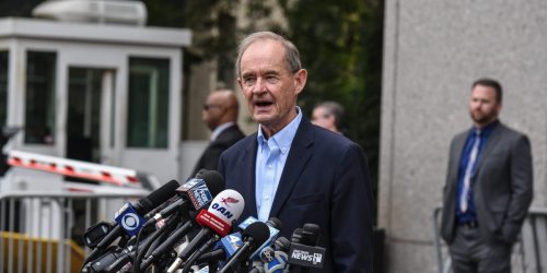 Super-lawyer David Boies is stepping down as leader of his law firm after losing nearly half of staff over last 3 years
