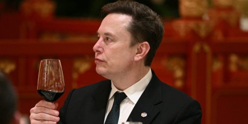 Jamie Dimon called Elon Musk the &lsquo;Edison of our time&rsquo; as JPMorgan hosted SpaceX&rsquo;s $75 billion IPO roadshow&mdash;and even invited Musk&rsquo;s mom
