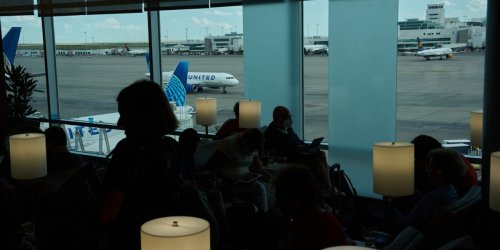 United Air hikes airport lounge fees in bid to curb overcrowding