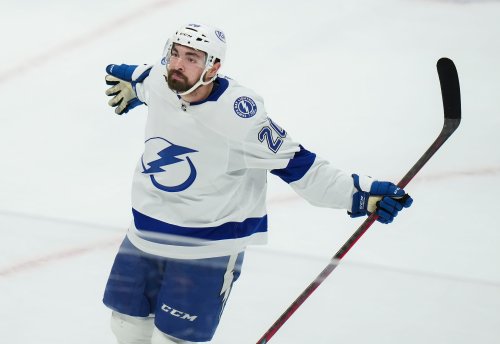 Paul scores 2, Lightning hold off Maple Leafs 2-1 in Game 7