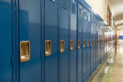 Missouri lawmakers push to reinstate five-day school weeks amidst teacher shortages