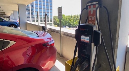 Missouri electric vehicle debate: Should businesses have to pay for charging stations?