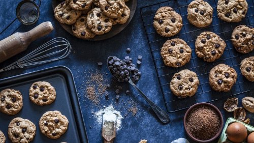 Cookie-shaping hack for turning oval cookies into 'perfect round cookies' goes viral