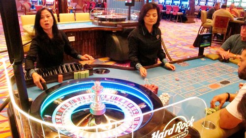 Atlantic City avoids casino strike with last-minute deal