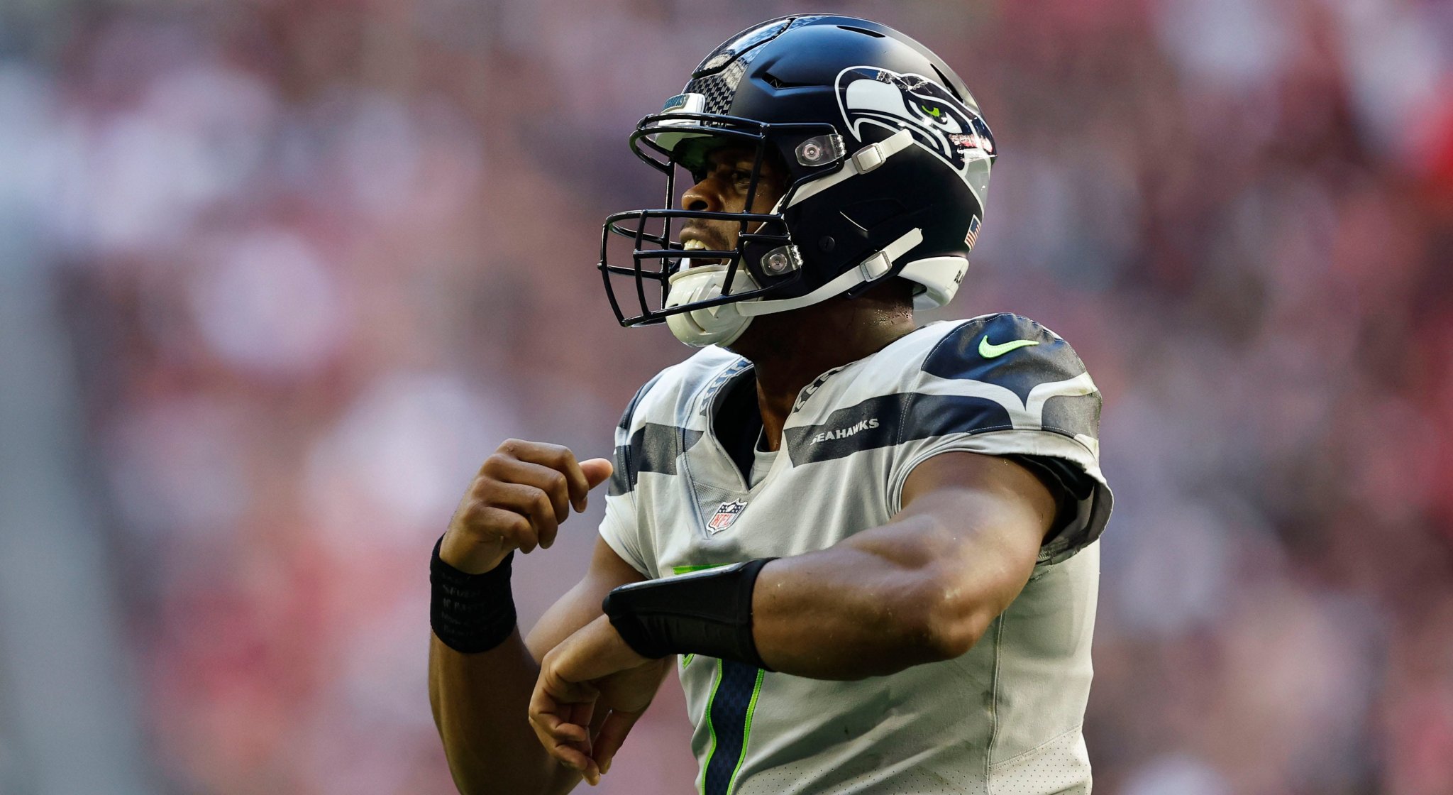 Geno Smith, Kenneth Walker III lead Seahawks to gutsy road win over  Cardinals | Flipboard