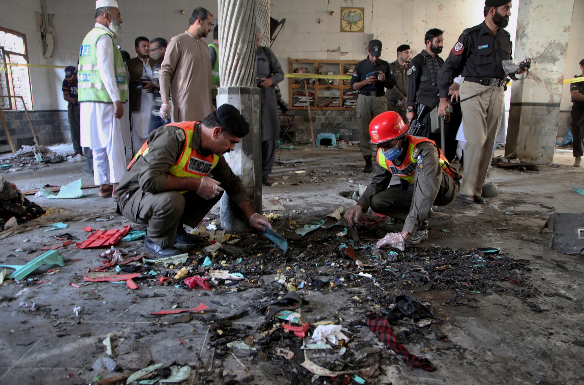 Bomb at seminary in Pakistan kills 7 students, wounds 112