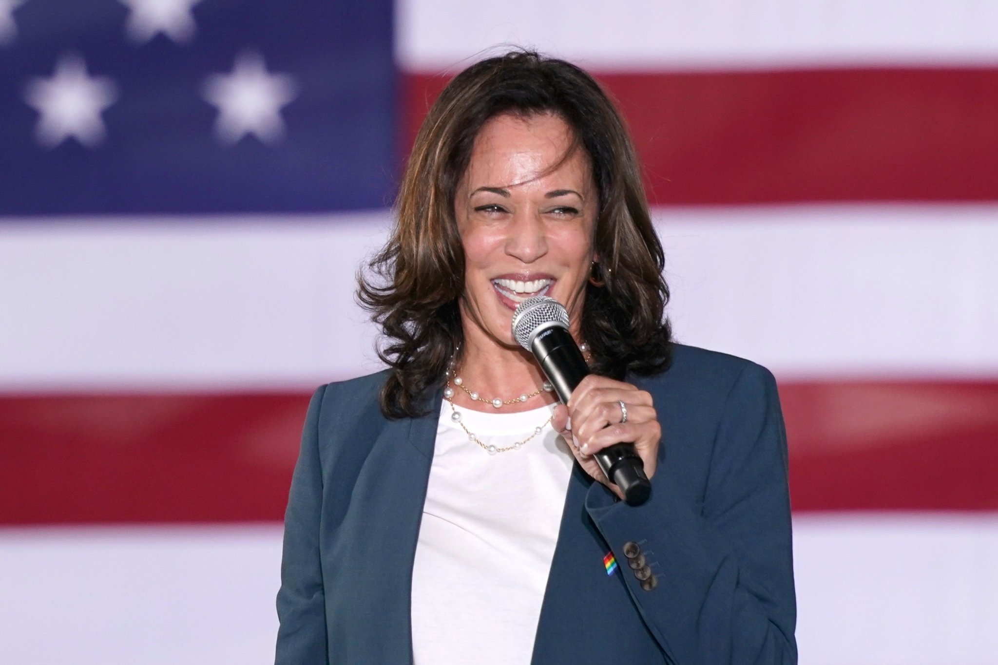 Kamala Harris bursts out laughing when asked if she has socialist perspective