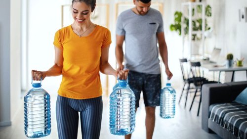 drinking-a-gallon-of-water-per-day-does-it-really-help-with-weight