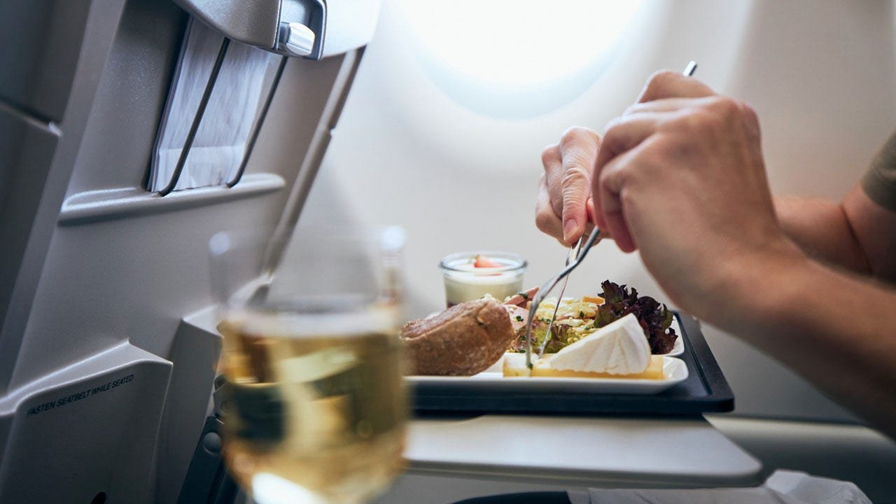 Alaska Airlines brings back food, beverage service on some flights: report
