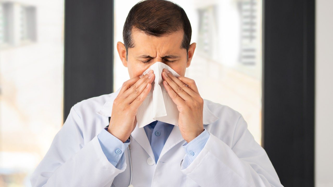 Nose-picking found to spread COVID among health care workers: new study image banner