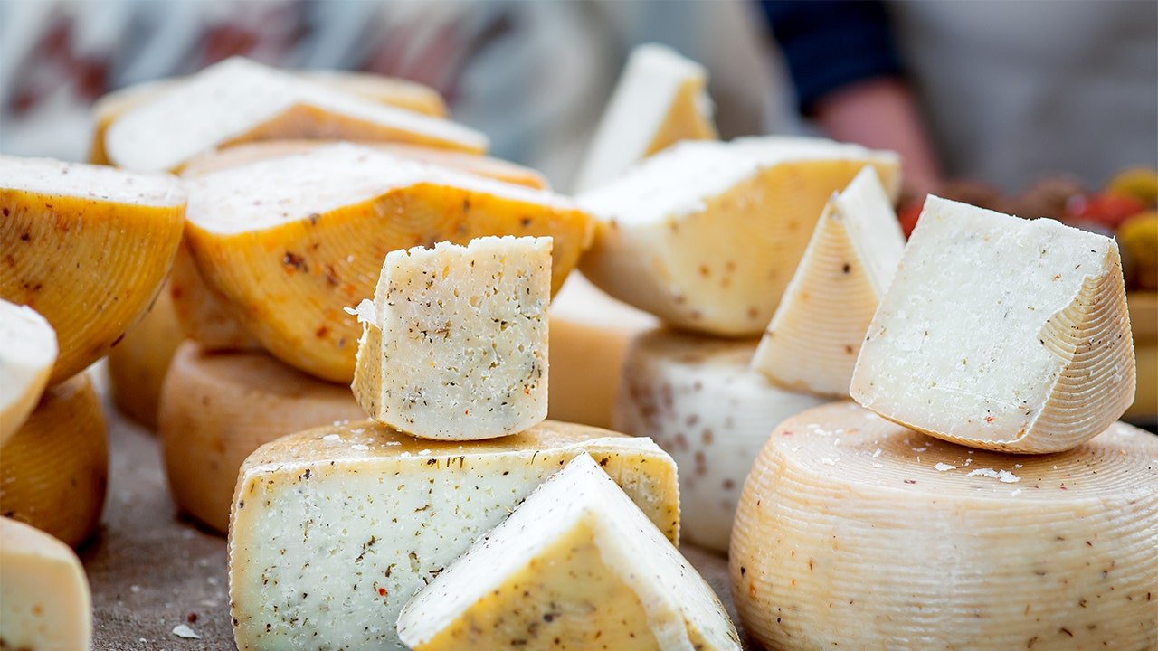 Football fans to eat 20 million pounds of cheese during Super Bowl, dairy farmers predict