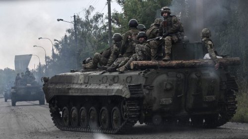 Russia plays defense as Ukraine advances in Luhansk despite referendum