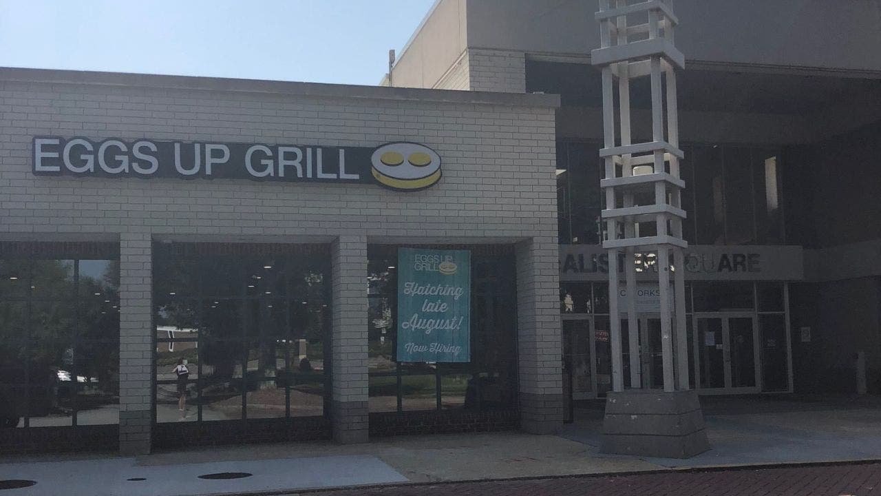 South Carolina restaurant staff receives $2K tip with a note left by ‘regular’ customer