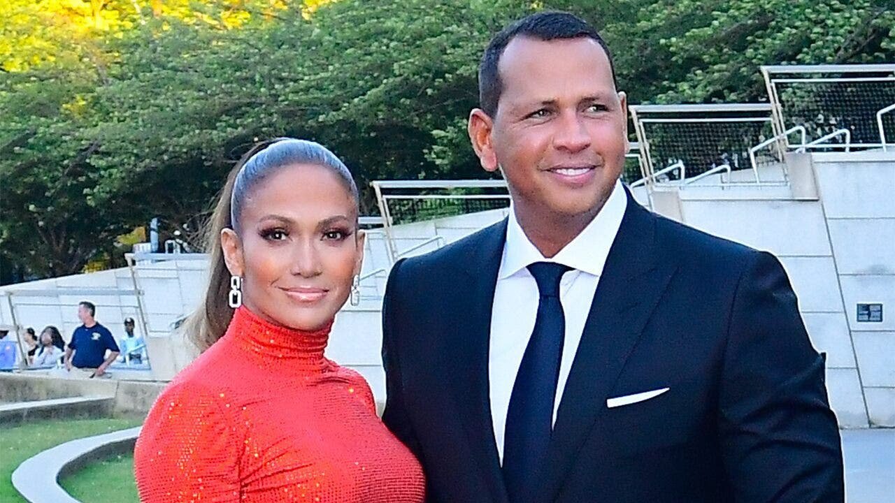 Jennifer Lopez, Alex Rodriguez slammed for Thanksgiving post from private jet: 'We get it. You're rich'