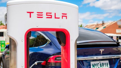 former-tesla-employees-file-lawsuit-against-company-over-mass-layoff