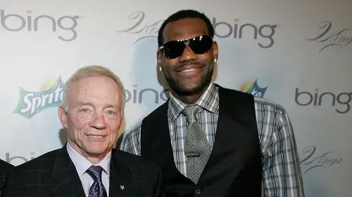 Jerry Jones responds to LeBron James' criticism of media not asking him about old desegregation protest photo