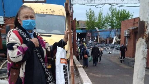 Russia war: Ukrainian officials say 200 bodies found under destroyed Mariupol apartment building