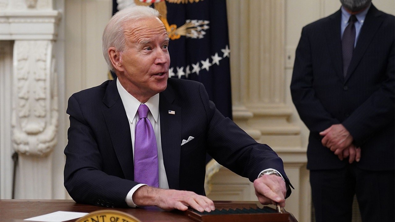 Biden to sign 2 executive orders aimed at pandemic-related food assistance, worker needs