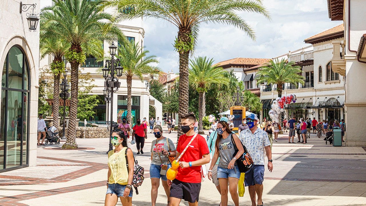 Disney World offering discounts to teachers and first responders who stay here this summer