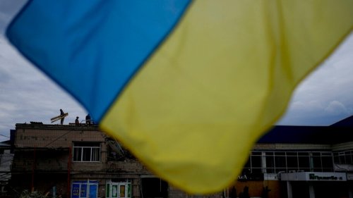 Ukraine officials fear repeat of Mariupol in Luhansk