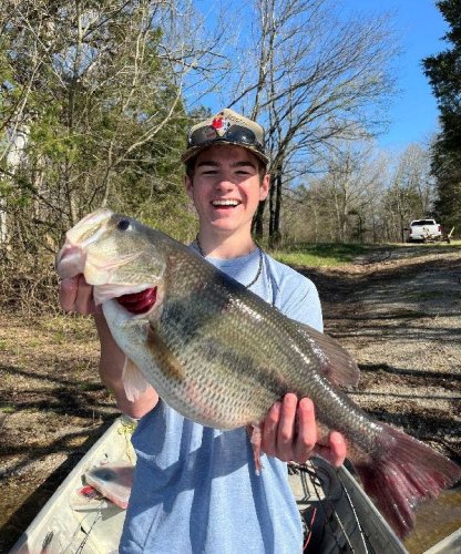 Arkansas teen catches 12-pound bass while fishing for crappie: 'Didn't ...