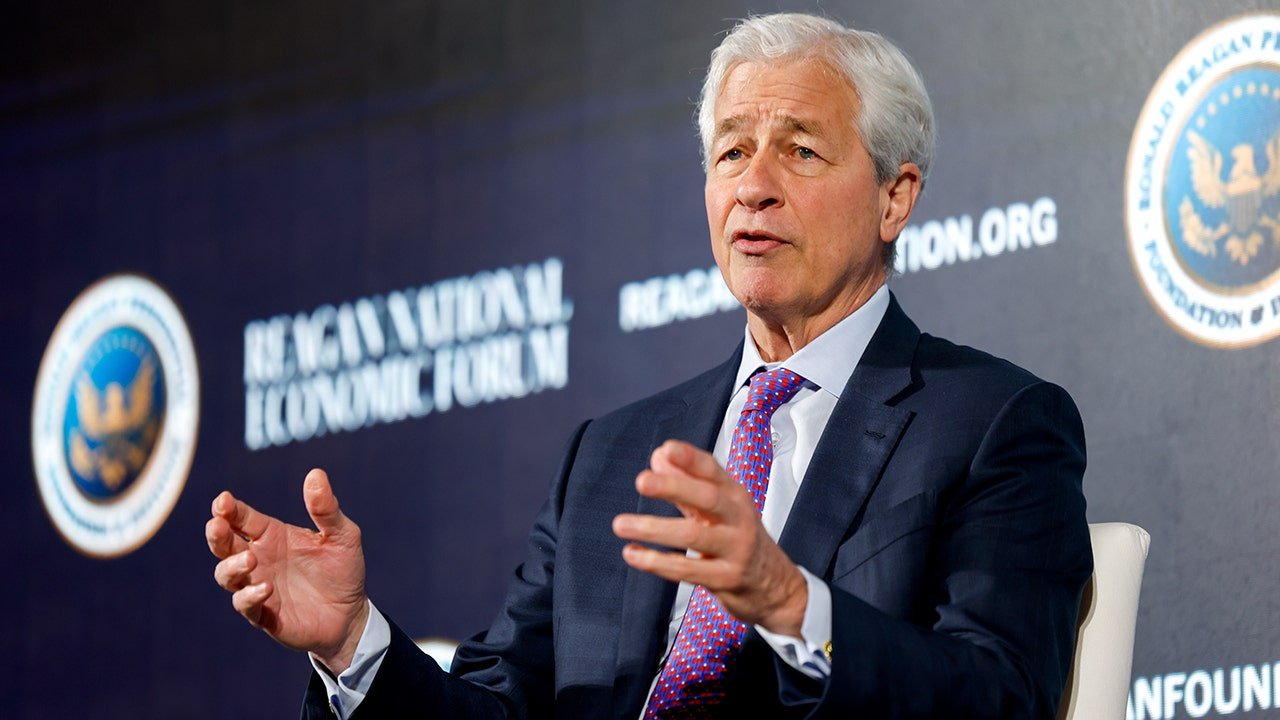 Jamie Dimon calls Coinbase CEO 'full of s--t,' vows to fight crypto-friendly bill in Congress