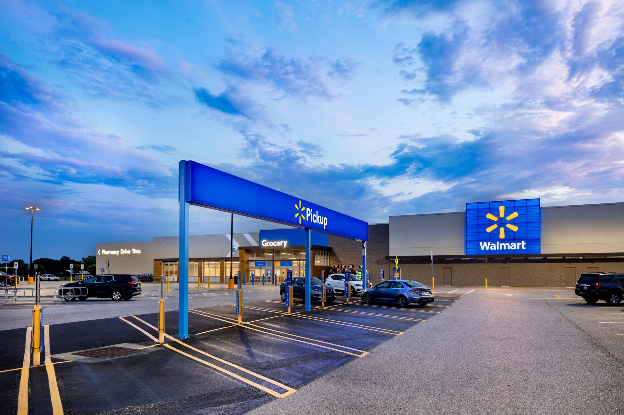 Walmart brings online shopping experience in stores with app-driven redesign