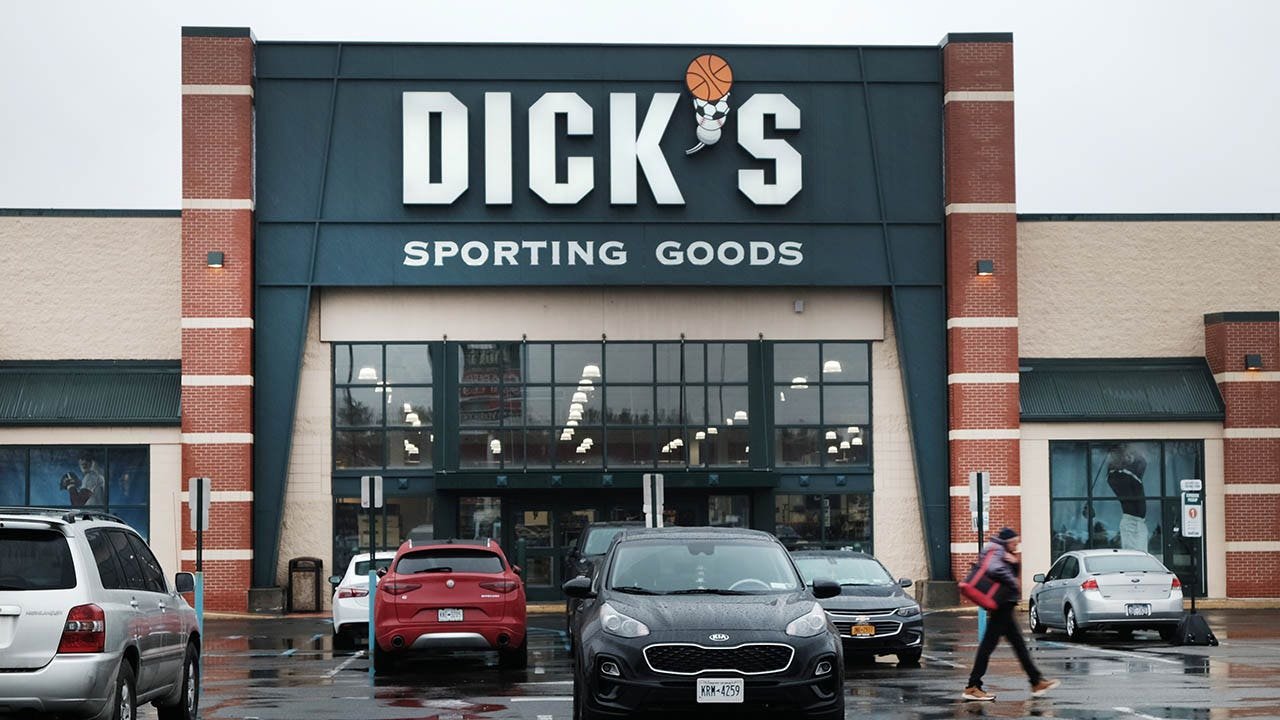 Dick's Sporting Goods stock plunges as retailer warns athleticwear demand is weakening
