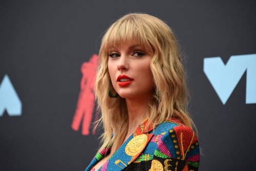 Taylor Swift punches back in copyright lawsuit, claims she wrote hit 'Shake It Off' herself