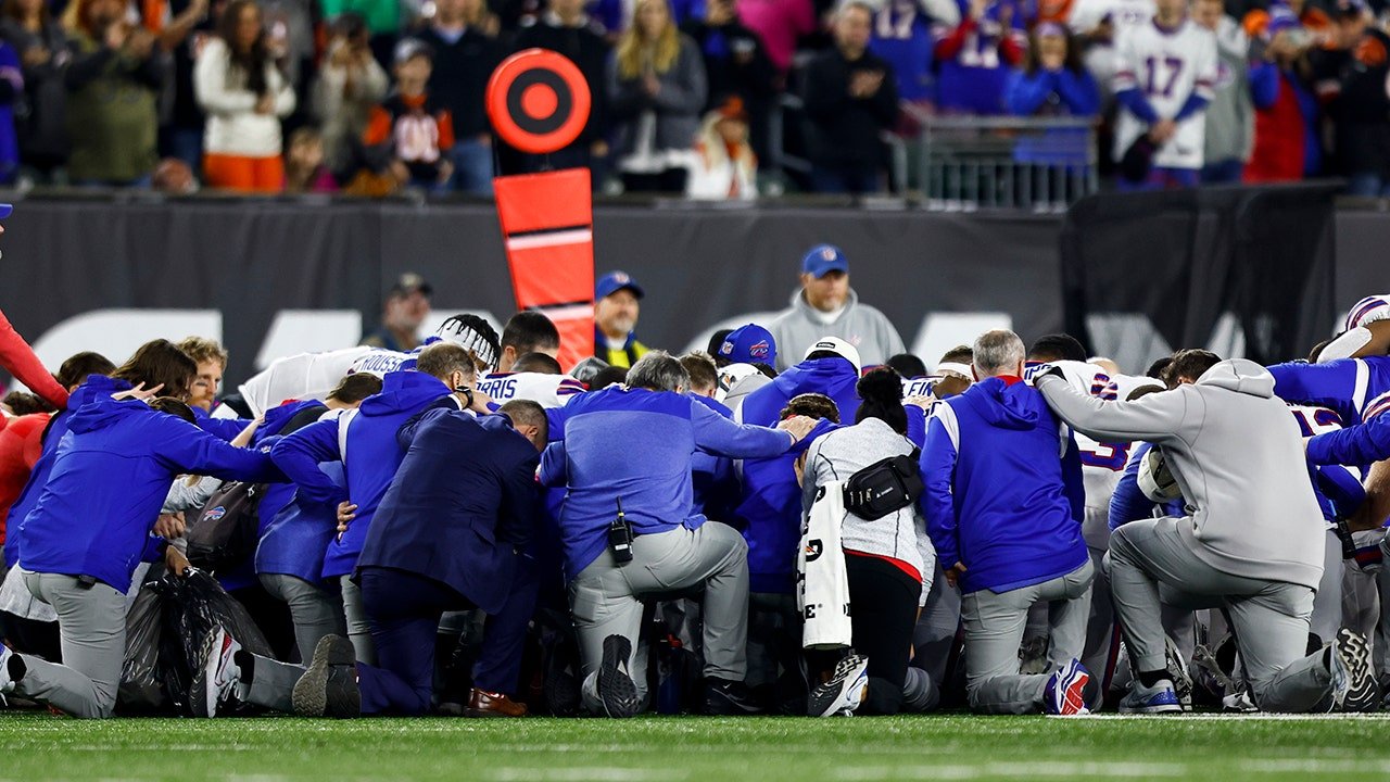 Bills' Damar Hamlin's terrifying ordeal shocks NFL exec: 'Never seen anything like it'