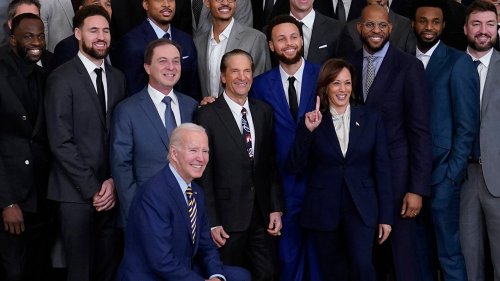 Biden, Harris photo-op with Warriors team takes awkward turn: 'I'm not doing that'