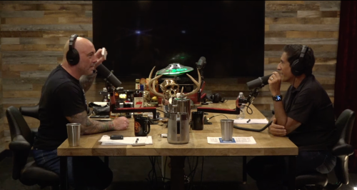 Joe Rogan forces Dr. Sanjay Gupta to admit CNN shouldn't have called his COVID treatment 'horse dewormer'