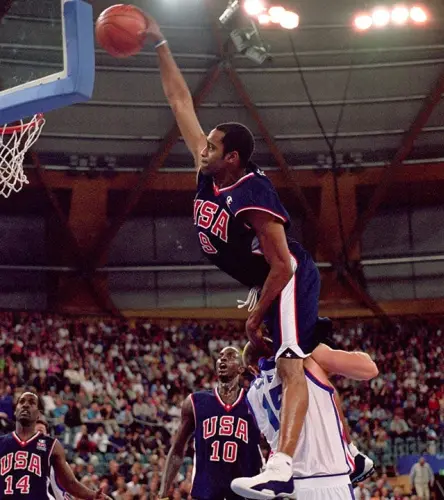 This day in sports history: Vince Carter throws down dunk heard around the world