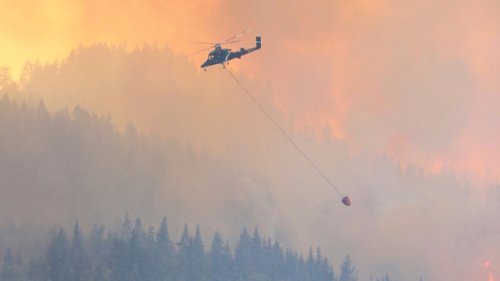 Hundreds of homes threatened by Washington state wildfire